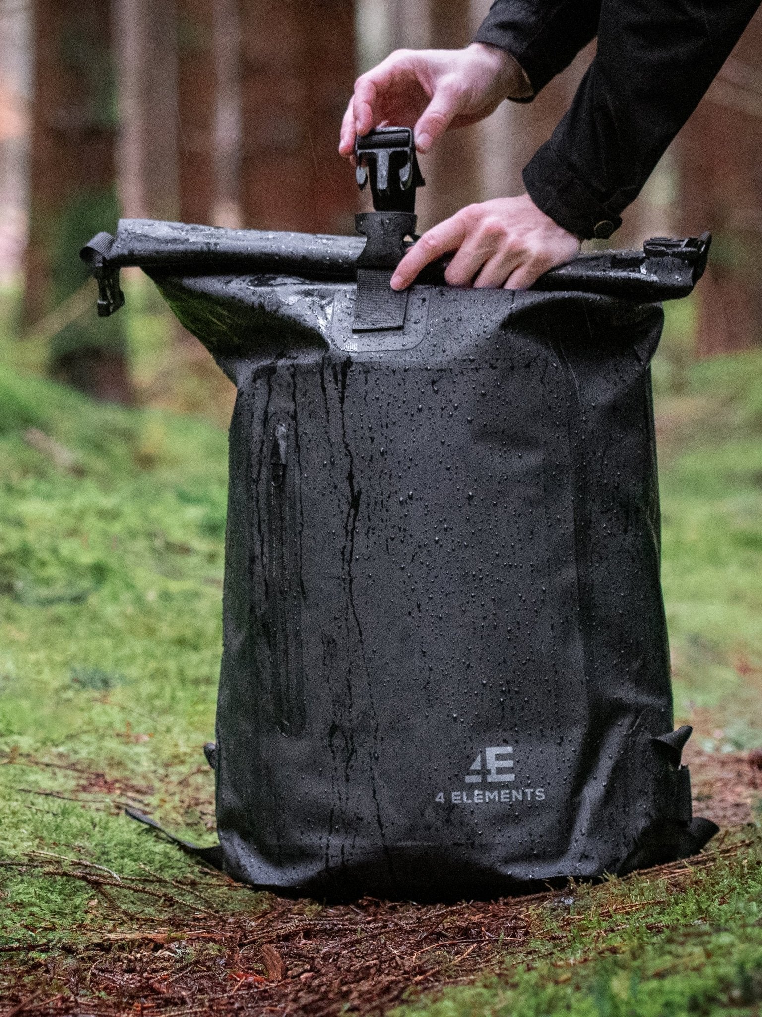 4 Elements Waterproof bag and Dry Bag Roll Top waterproof Rucksack, Wet bag & Hiking, waters sports or camping bag, 30L drybag - Image 8